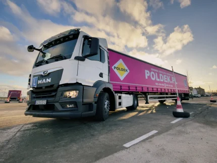 Kategoria C+E zestaw do nauki jazdy ciągnik siodłowy z naczepą